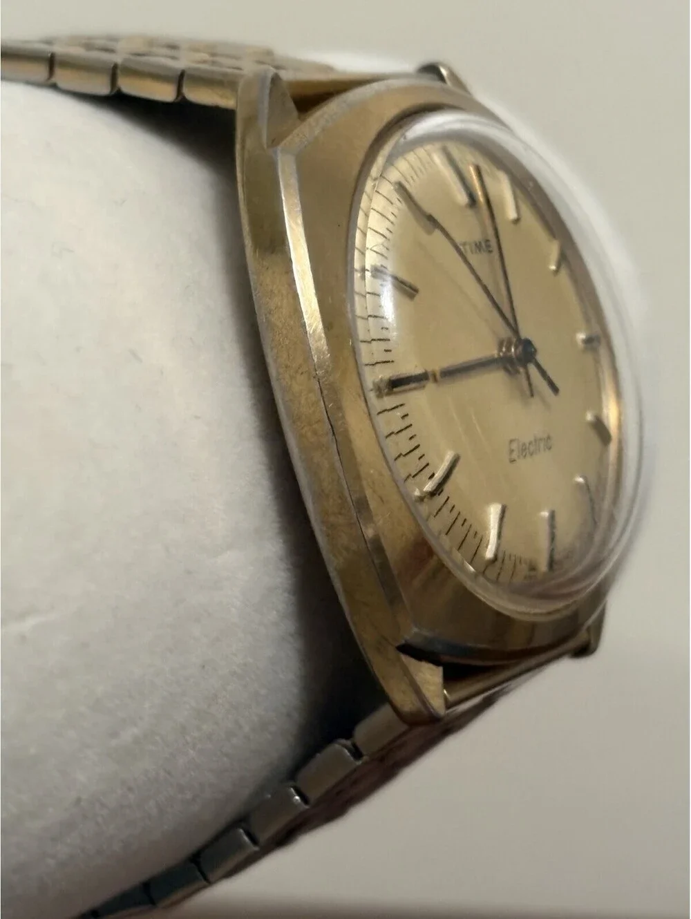 Vintage Timex Electric Mens Watch Gold Tone with Adjustable/Flexible Band 36mm